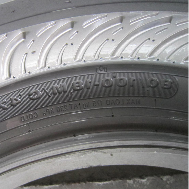 80 / 100-18 Мотоциклетни гуми мухъл