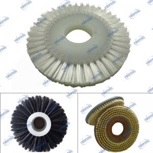 Четки със закопчан комплект