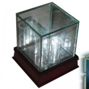 Единичен стъклен витрина за бейзбол