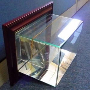 Калъф за витрина на стена