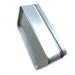 Сребърна лакове с правоъгълна козметична кутия с релефно лого