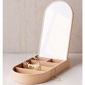 минимална дървена кутия за бижута