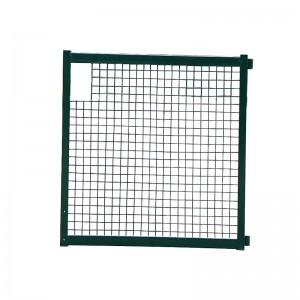 Заваряване ограда с прахово боядисана врата