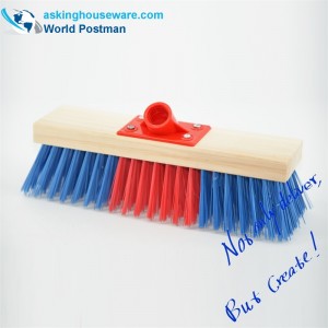 Дървена четка Akbrand с дълга дръжка за натискане на открито