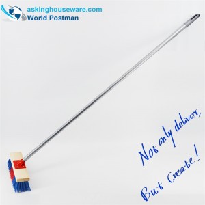 Дървена четка Akbrand с дълга дръжка за натискане на открито