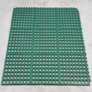 Висококачествена перфорирана дренажна постелка от естествен каучук за палуби