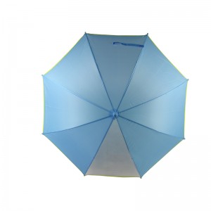 един панел вижте през синия рекламен детски чадър