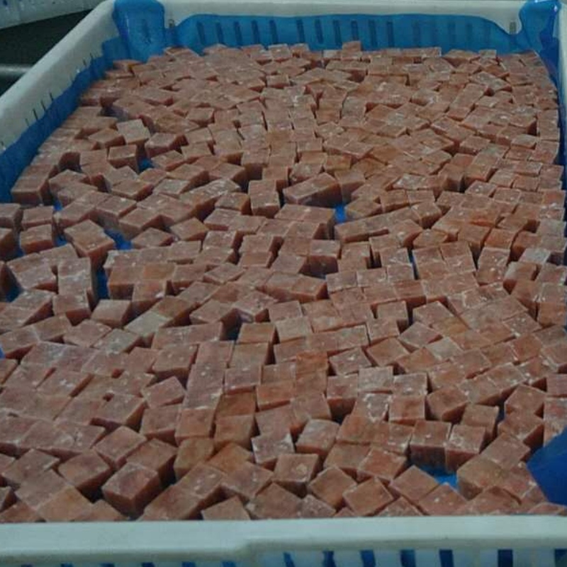 Замразено розово кубче сьомга