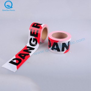 ОПАСНОСТ / ОПАСНОСТ НЕ влизайте на лентата с червен / бял бариер; Червено / бяло с лента за слоева бариера