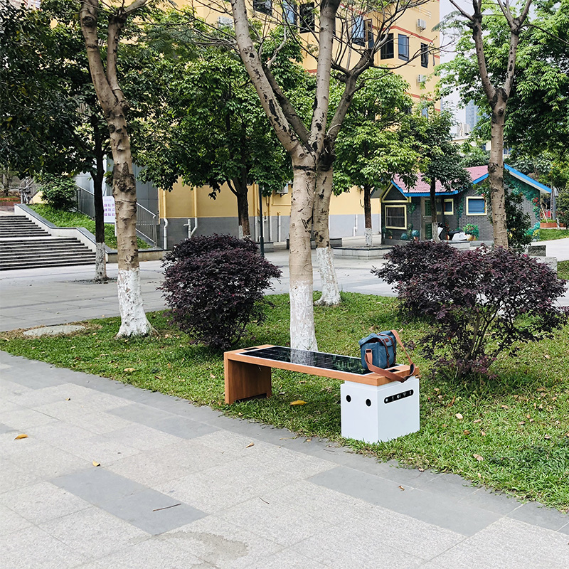 Безжично зарядно устройство за слънчева енергия Smart Park Bench