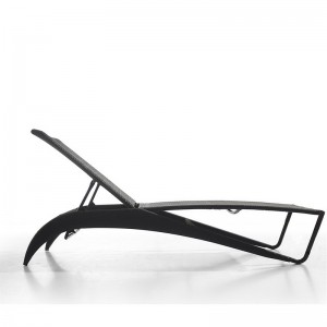 Открита градинска тераса на двор от ратан с басейна