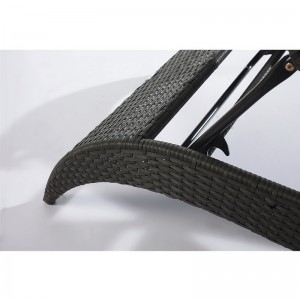 Открита градинска тераса на двор от ратан с басейна