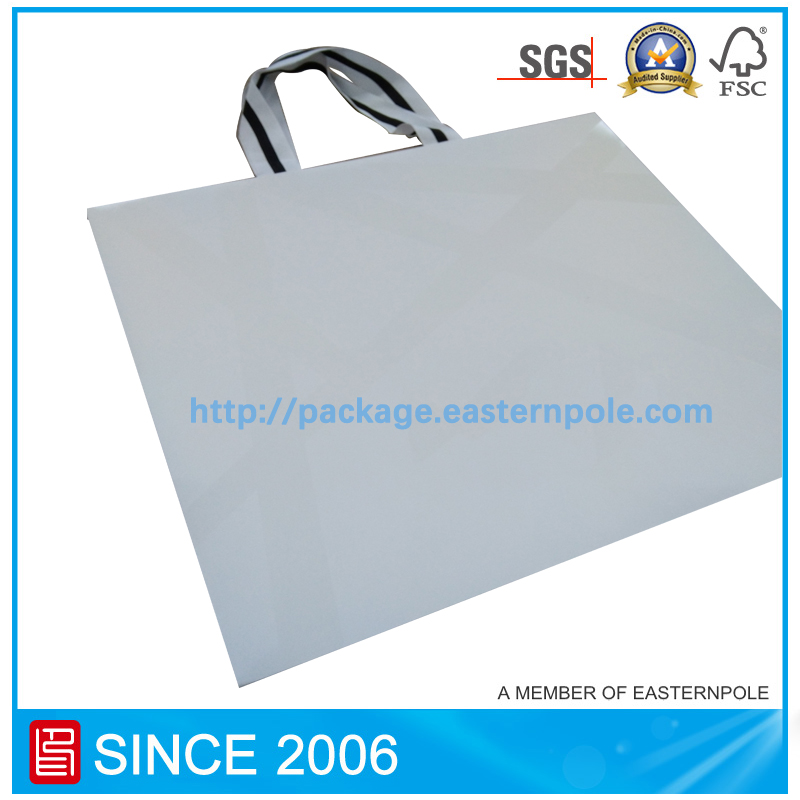 Луксозна бяла хартиена торбичка за облекло с обърнато дъно