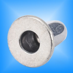 Гайки за занитване на автомобилни части