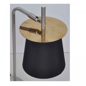 Настолна лампа със сянка от плат и лист за декорация