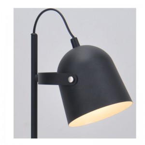 Настолна лампа с метален нюанс и функция за регулиране на сенките, плоска основа