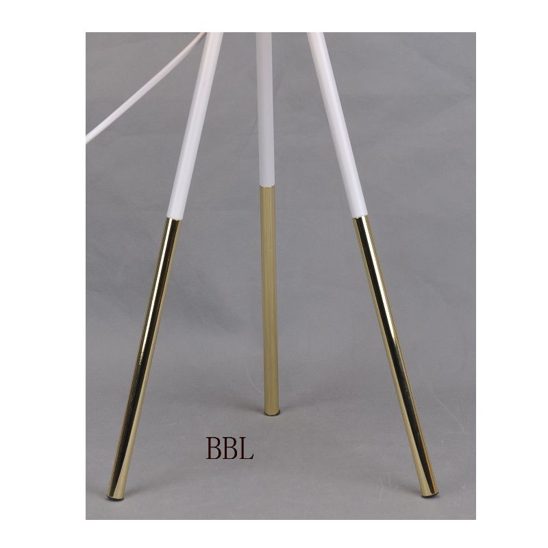 Триножна лампа с метален нюанс