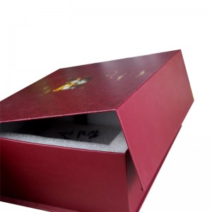 Подаръчна кутия с богата текстура, храна, чай