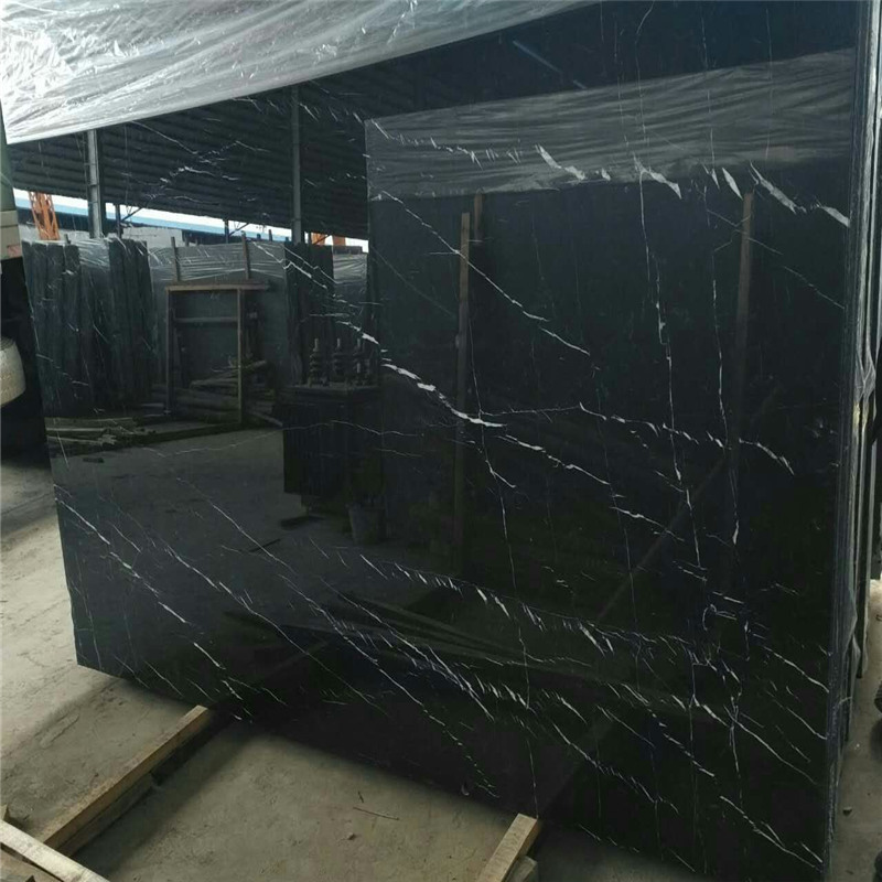 Мрамор Nero Marquina в бяла ивица