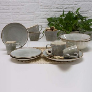 Керамичен прост вечерен комплект