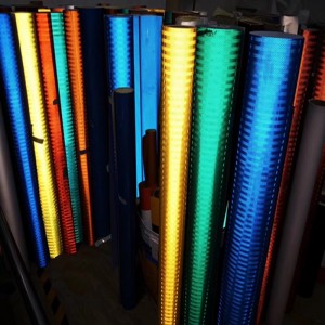 червена и бяла светлоотразителна предпазна лента