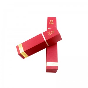 Квадратна подаръчна кутия със специални персонализирани редки сувенири