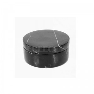 Изба от черна мраморна сол