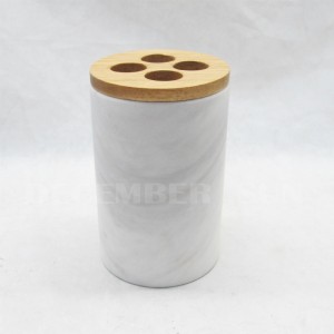 Бял мрамор с комплекти аксесоари за баня от дърво