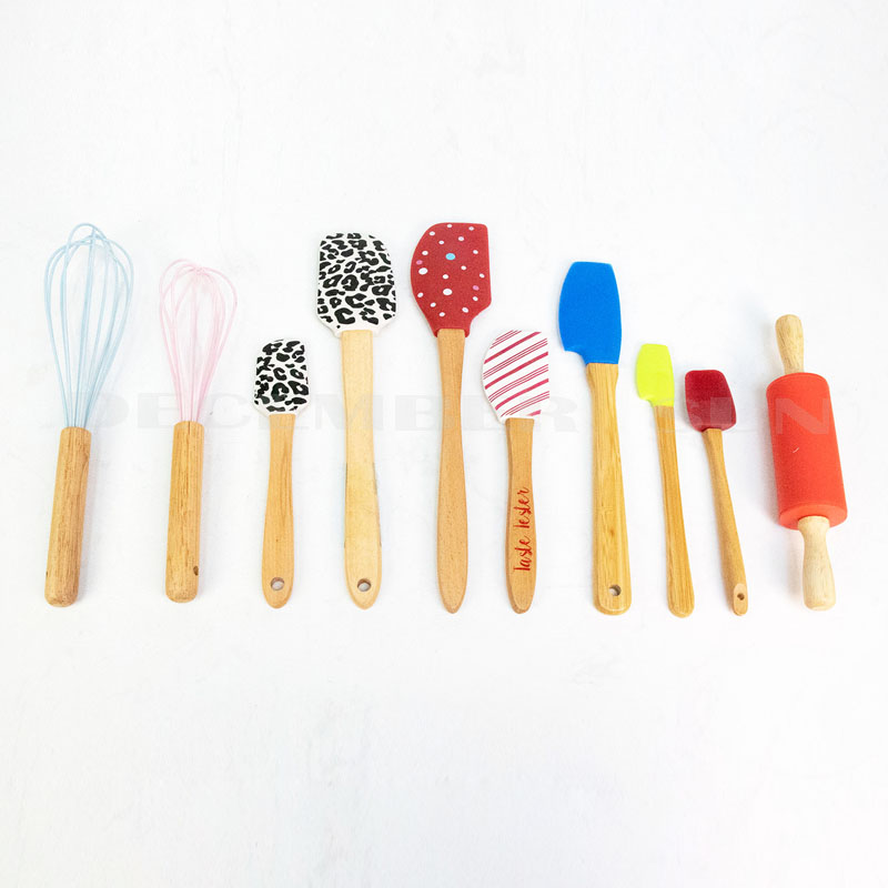 Лесен за употреба инструмент и държач за кухненски прибори