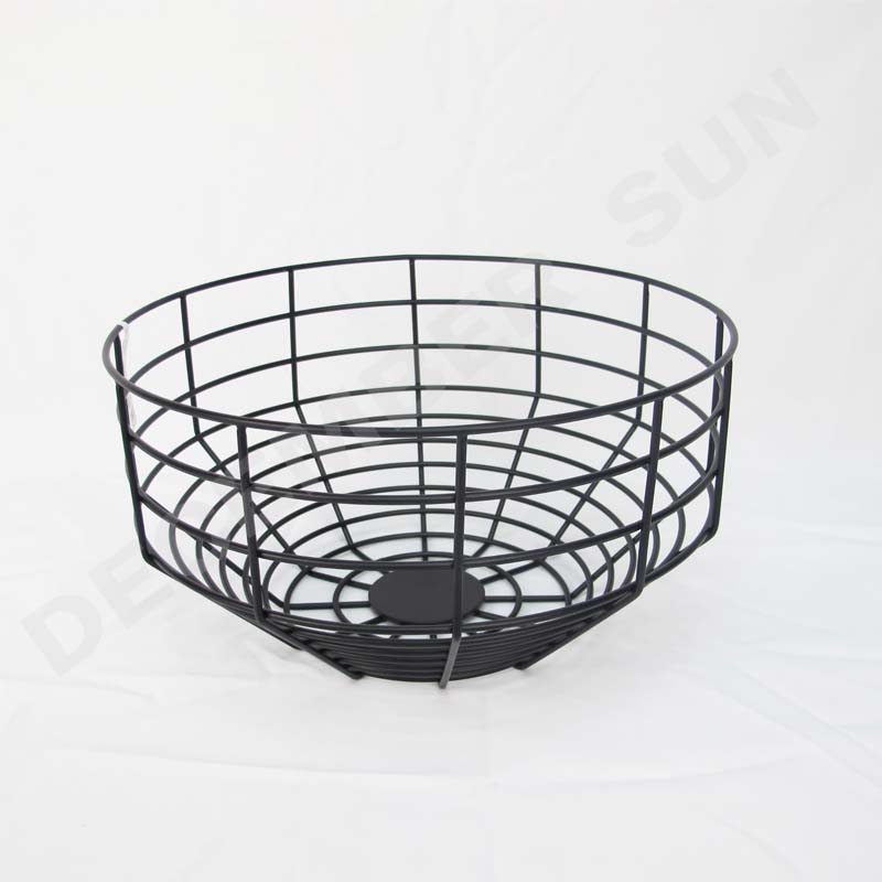 Метална кошница с кръгли плодове