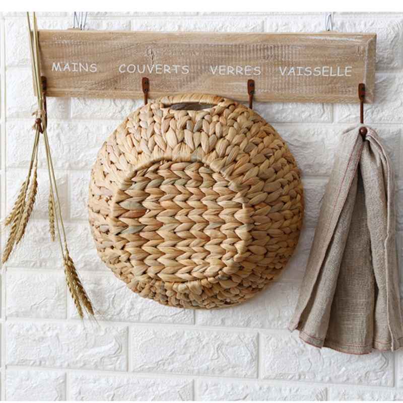 Тъкани водни хиацинтни кошници