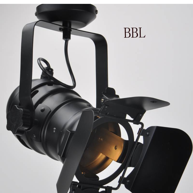 Филмова светлина-1 с капак и U-скоба, може да регулира посоката