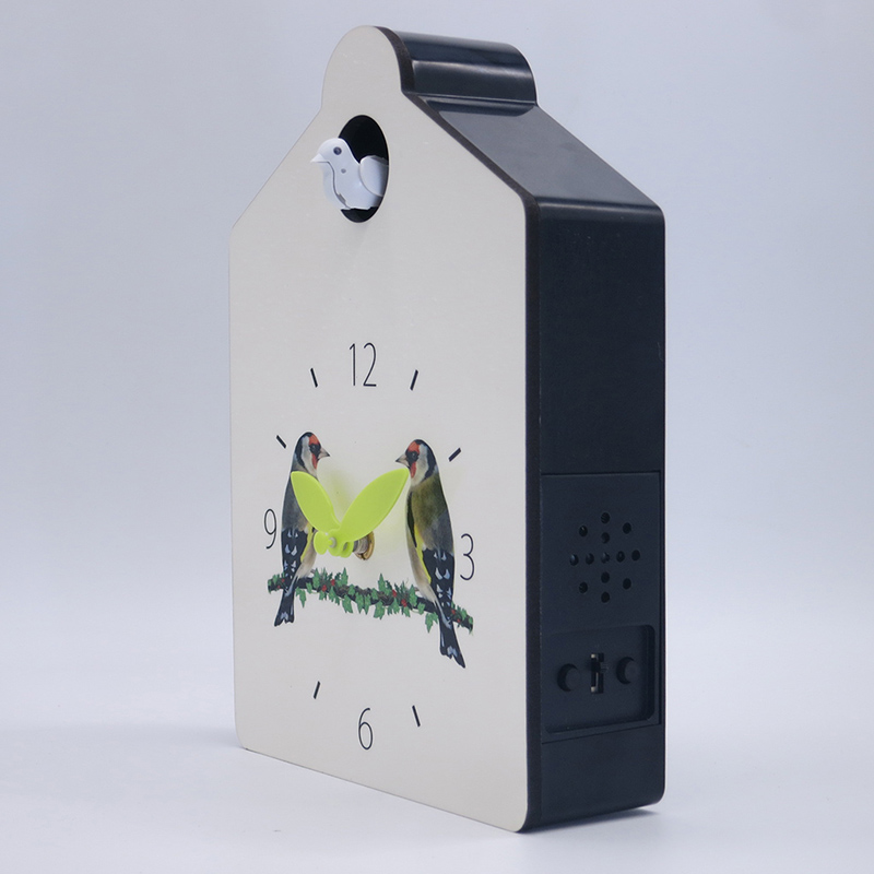 бял часовник с кукувица