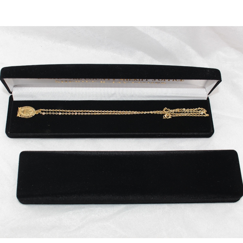 D-11 по поръчка на едро черно кадифена кутия за значка и колие