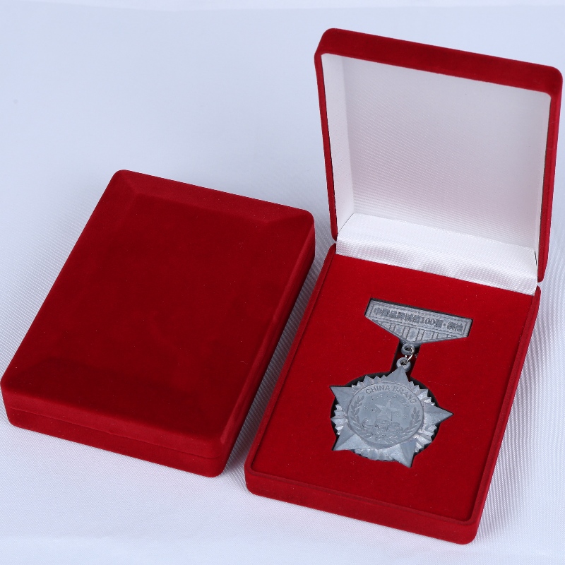 D-15 поръчкови едро черно и червено кадифе кутия за монети, колие и медали