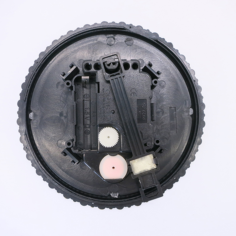 Античен часовник с 150-милиметров диаметър на гроздовата стена