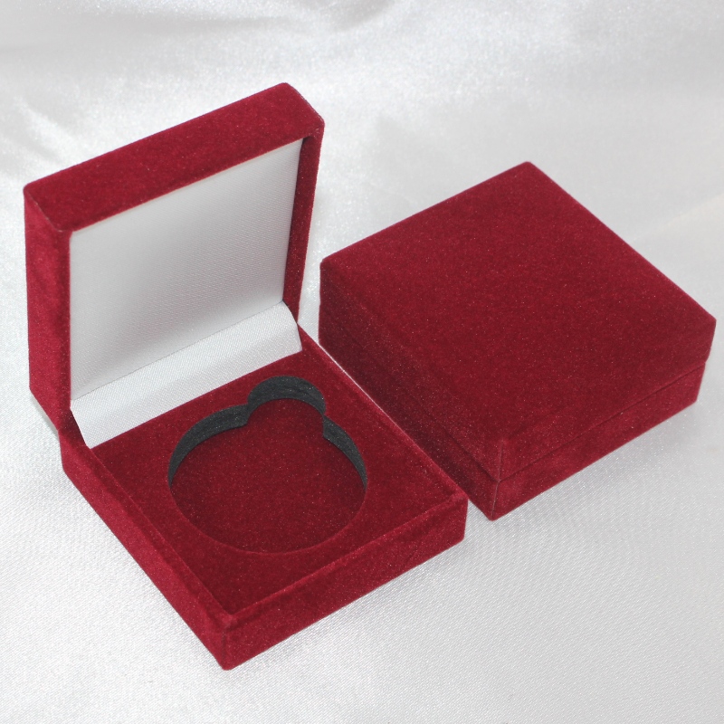 Точка V-04 квадратна кожена кутия за монети, копчета за ръкавели, щипка за вратовръзка и т.н.63*68*28, тегло около 50г