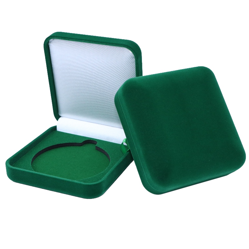 Артикул F-80 с кадифена кутия с кръгла форма за монети, значки и гривни и т.н., мм. 90 * 95 * 38, тежести около 86гр