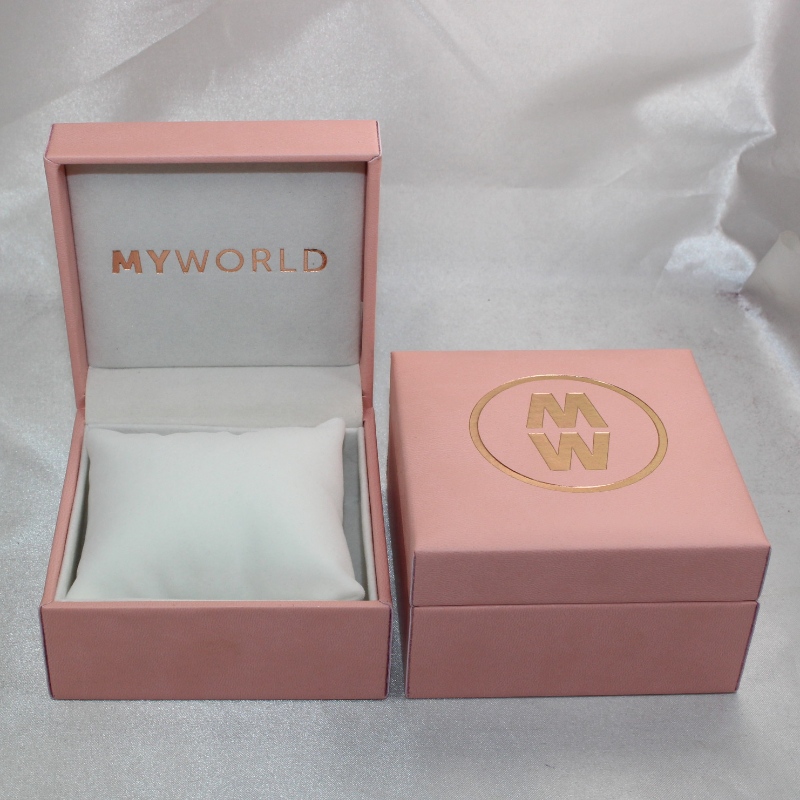 Артикул V-05 квадратна пластмасова кожена хартия за кутия за часовник. мм. 100 * 100 * 60, тежести около 194гр