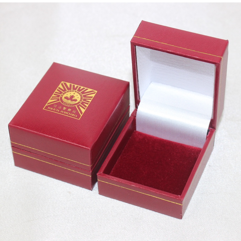 Артикул V-07S квадрат Пластмасова кожа от хартия с диаметър 25-30 мм монета, значка, пръстен и т.н. мм. 46 * 53 * 32, тежести около 35гр