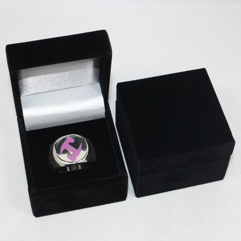 Артикул V-08 квадратна фланелетна кутия с диаметър 25-38 мм монета, значка, голям пръстен и др. Мм. 60 * 60 * 48, тегло около 63гр