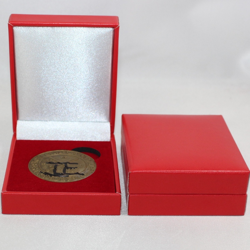 Артикул V-17 квадратна кожа от хартия за кутия за монета 45 * 53 мм, значка, копчета за ръкавели, клип за портфейл и др. 68 * 80 * 30, тежести о...