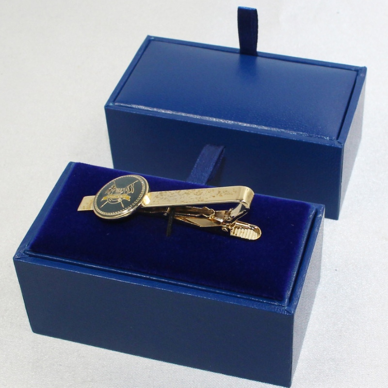 Елемент V-20 правоъгълна кожена кутия за 60-милиметрови закопчалки за ръкавели и т.н.85*45*36, тегло около 55г