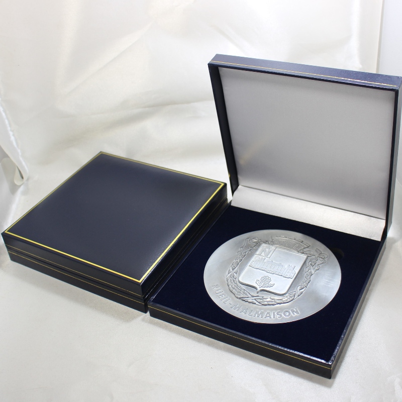 Елемент V-23 квадратна кожена кутия за 120*120mm mutile coins, медали и значки, и т.н. mm.160*160*38, тежести около 280g