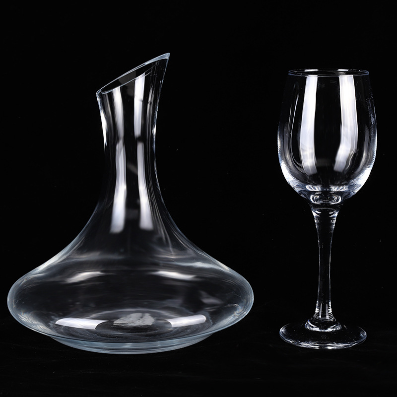 2020 Нов декантер за вино Прозрачно стъкло Прост наклонен декантер за вино без дръжка може да бъде персонализиран за продажба на едро