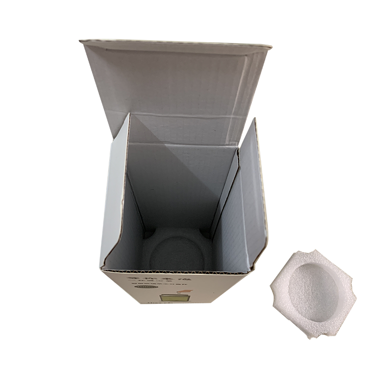 Бели пощенски кутии за опаковане на съдове и прибори за кухня