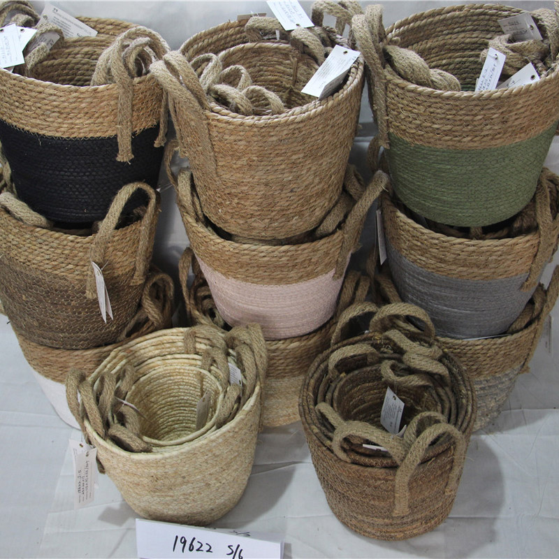 Много добра модна кошница от слама и кошница за съхранение за декорация на дома