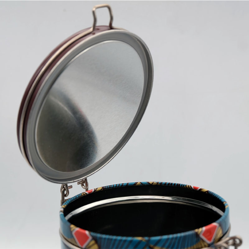 туба с чай, запечатана с въздух