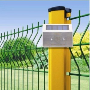 Соларно захранвано RED eye pro LED wove Predator детеrrent Light