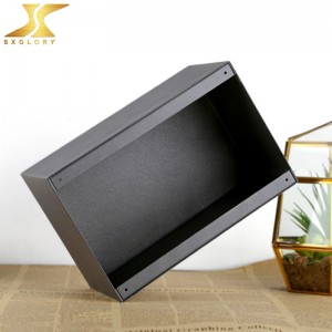 Черни метални урни за човек